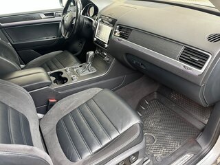 2014 Volkswagen Touareg II, серебристый, 2300000 рублей, вид 5