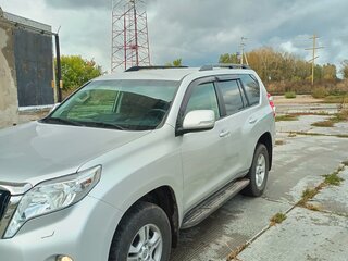 2013 Toyota Land Cruiser Prado 150 Series Рестайлинг 1, серебристый, 3400000 рублей, вид 1