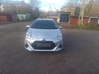 2016 Toyota Aqua I Рестайлинг, серебристый, 1020000 рублей, вид 1