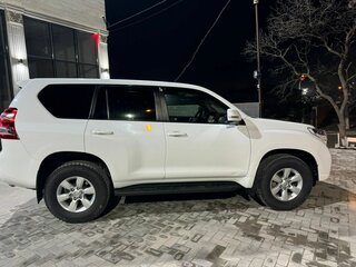 2015 Toyota Land Cruiser Prado 150 Series Рестайлинг 1, белый, 4050000 рублей, вид 4