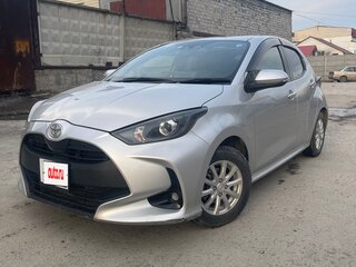 2020 Toyota Yaris IV, серый, 1180000 рублей, вид 3