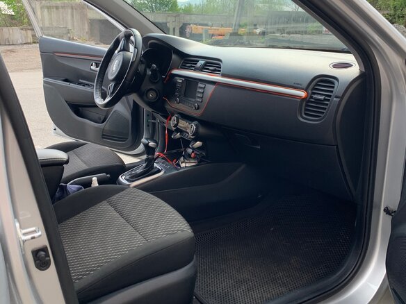 2019 Kia Rio IV, серебристый, 1550000 рублей - вид 4
