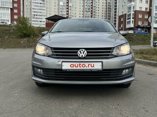 2018 Volkswagen Polo V Рестайлинг, серебристый, 1380179 рублей, вид 2