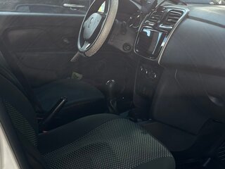 2017 Renault Logan II, белый, 490000 рублей, вид 3