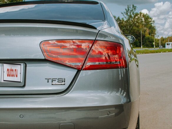 2013 Audi A8 III (D4), серый, 2600000 рублей - вид 17