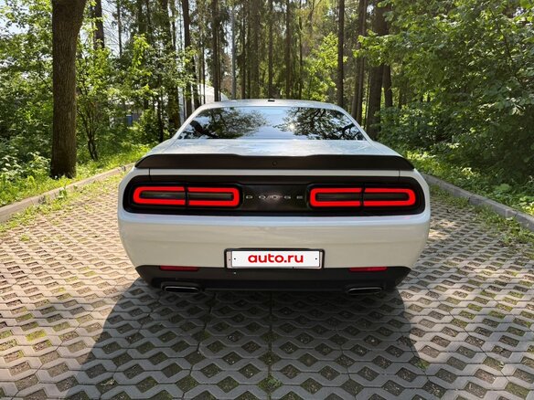 2017 Dodge Challenger III Рестайлинг 2, белый, 3290000 рублей - вид 4