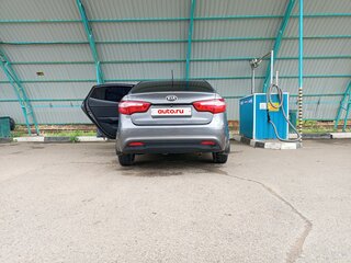 2013 Kia Rio 5-speed III, серый, 700000 рублей, вид 2