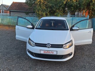 2014 Volkswagen Polo V, белый, 900000 рублей, вид 2