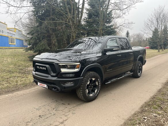 2020 Ram 1500 Crew Cab V, чёрный, 5100000 рублей - вид 2