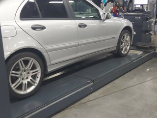 2004 Mercedes-Benz C-Класс 200 II (W203) Рестайлинг, серебристый, 1300000 рублей, вид 4