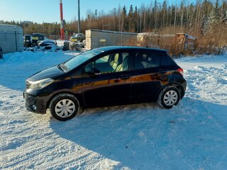 2013 Toyota Vitz III (XP130), фиолетовый, 940000 рублей, вид 5