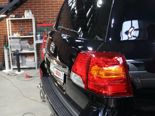2012 Toyota Land Cruiser 200 Series Рестайлинг 1, чёрный, 4499000 рублей, вид 4