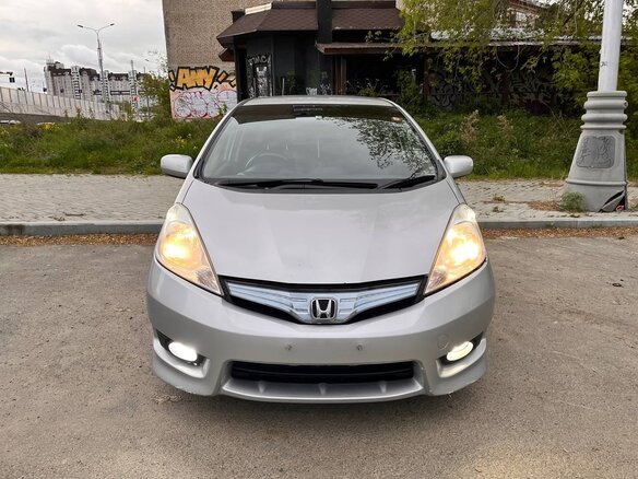 2011 Honda Fit Shuttle I, серебристый, 1080000 рублей - вид 1