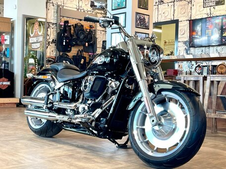 2025 Harley-Davidson Fat Boy, чёрный, 3850000 рублей, вид 4