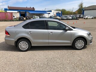 2017 Volkswagen Polo V Рестайлинг, серебристый, 1520000 рублей, вид 4
