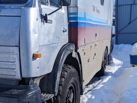 2008 КамАЗ 4326, серебристый, 2900000 рублей, вид 2