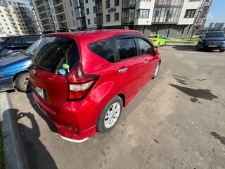 2018 Nissan Note II Рестайлинг, красный, 1350000 рублей, вид 4