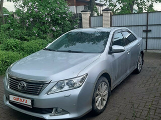 2013 Toyota Camry VII (XV50), серебристый, 980000 рублей, вид 1