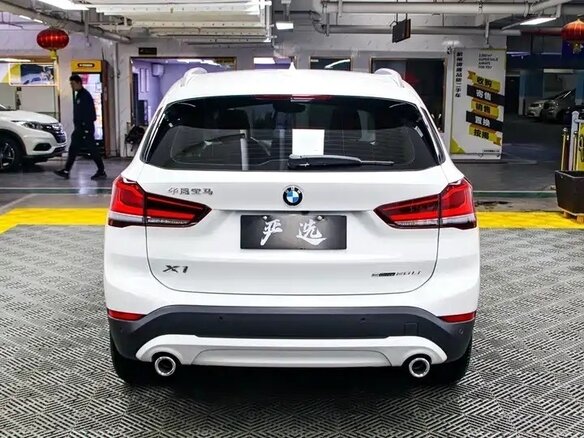 2022 BMW X1 Long 20Li sDrive II (F48) Рестайлинг, белый, 2078000 рублей - вид 3