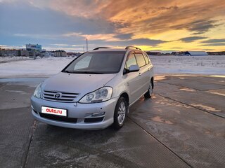 2004 Toyota Avensis Verso I Рестайлинг, серебристый, 750000 рублей, вид 1