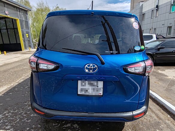 2018 Toyota Sienta II Рестайлинг, синий, 1600000 рублей - вид 3
