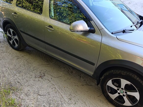 2011 Skoda Octavia Scout II (A5) Рестайлинг, серый, 1200000 рублей - вид 2