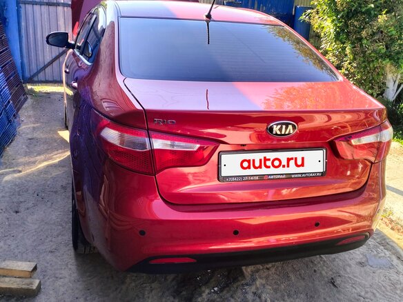 2013 Kia Rio 5-speed III, красный, 1000000 рублей - вид 4