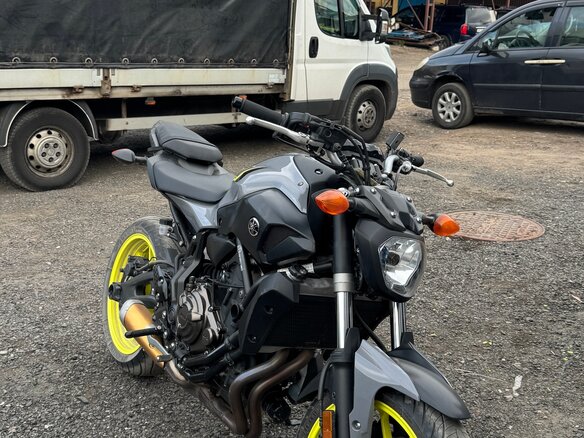 2017 Yamaha MT-07 (FZ-07), серый, 750000 рублей