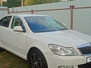2012 Skoda Octavia II (A5) Рестайлинг, белый, 1150000 рублей, вид 1