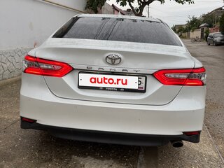 2021 Toyota Camry VIII (XV70) Рестайлинг, белый, 2350000 рублей, вид 3