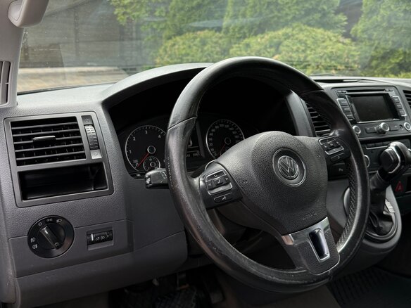 2011 Volkswagen Multivan T5 Рестайлинг, чёрный, 1960000 рублей - вид 4