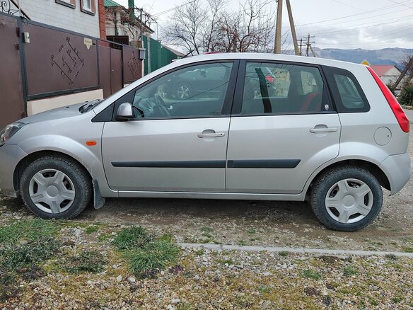 2008 Ford Fiesta Mk5, серебристый, 550000 рублей - вид 2