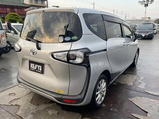 2016 Toyota Sienta II, серебристый, 990000 рублей, вид 4