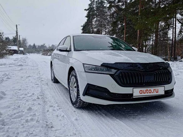 2021 Skoda Octavia IV (A8), белый, 2000000 рублей - вид 3
