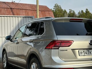 2017 Volkswagen Tiguan II, серебристый, 2400000 рублей, вид 3