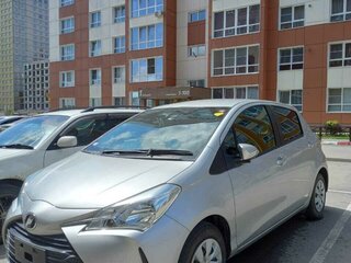 2019 Toyota Vitz III (XP130) Рестайлинг 2, серый, 1130000 рублей, вид 1