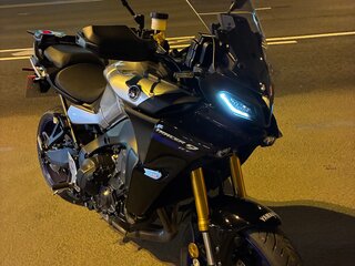2022 Yamaha MT-09 Tracer (FJ-09), серебристый, 1299999 рублей, вид 4