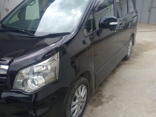 2013 Toyota Noah II (R70), чёрный, 2000000 рублей, вид 1