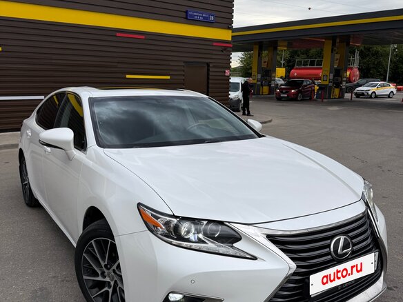 2017 Lexus ES 250 VI Рестайлинг, белый, 2699999 рублей - вид 4