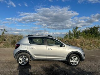 2018 Renault Sandero Stepway II, серебристый, 855000 рублей, вид 4