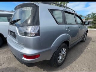 2011 Mitsubishi Outlander II Рестайлинг, серебристый, 885000 рублей, вид 3