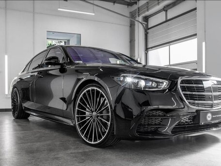 2021 Mercedes-Benz S-Класс 450 Long 4MATIC VII (W223), чёрный, 11000000 рублей, вид 1