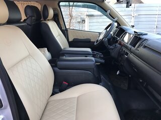 2014 Toyota HiAce H200 Рестайлинг, серебристый, 6000000 рублей, вид 5