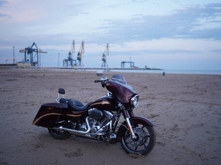 2010 Harley-Davidson CVO Street Glide, красный, 1150000 рублей, вид 1