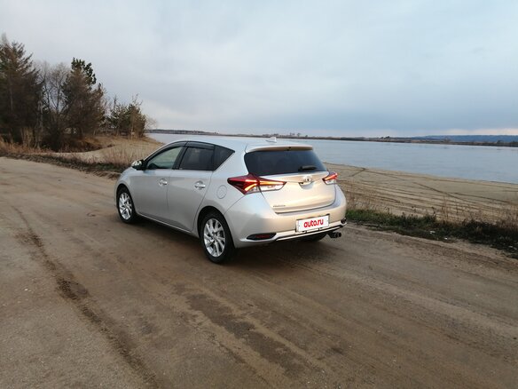 2015 Toyota Auris II Рестайлинг, серебристый, 1400000 рублей - вид 12