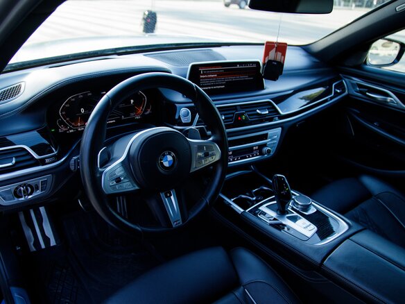 2020 BMW 7 серии 730d xDrive VI (G11/G12) Рестайлинг, чёрный, 7700000 рублей - вид 18