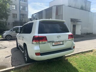 2016 Toyota Land Cruiser 200 Series Рестайлинг 2, белый, 5500000 рублей, вид 3