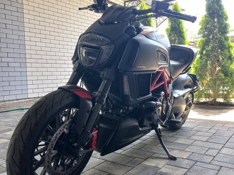 2015 Ducati Diavel Carbon, красный, 1150000 рублей, вид 4