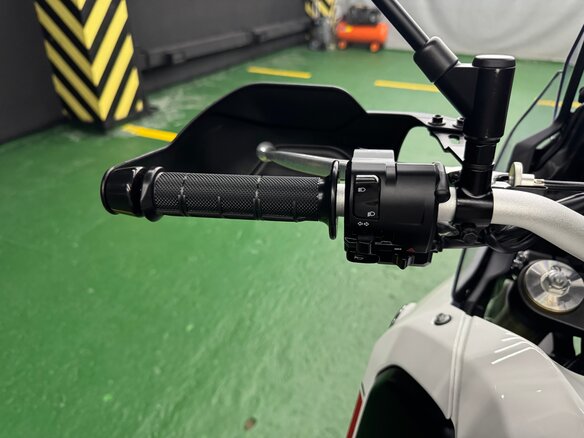 2021 Yamaha Tenere 700, белый, 1350000 рублей - вид 12