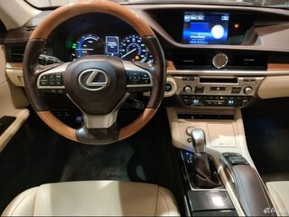 2015 Lexus ES 300h VI Рестайлинг, красный, 2200000 рублей, вид 3